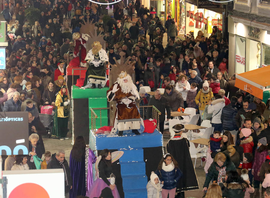 Fotos: Cabalgata de Reyes en la calle Mantería de Valladolid