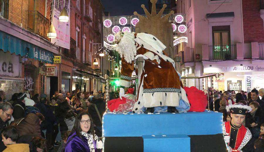 Fotos: Cabalgata de Reyes en la calle Mantería de Valladolid