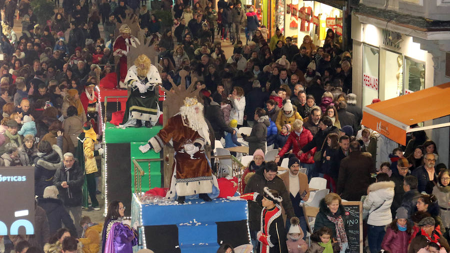 Fotos: Cabalgata de Reyes en la calle Mantería de Valladolid