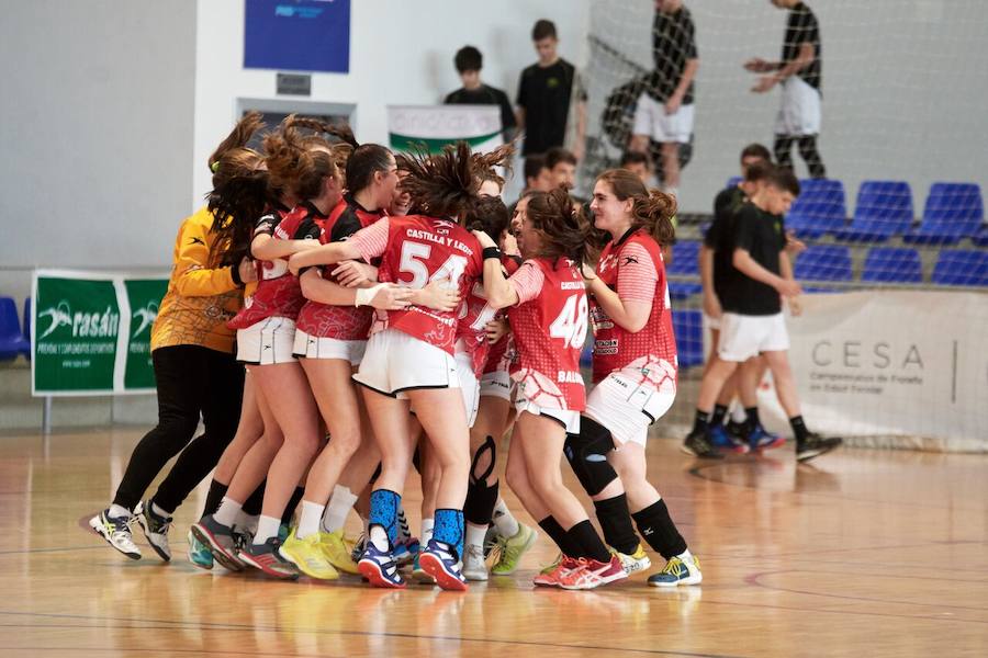 Fotos: Tercera jornada del Campeonato de Selecciones Autonómicas de balonmano que se celebra en Valladolid