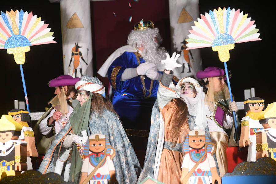 Fotos: Cabalgata sin camellos en el barrio de Pajarillos en Valladolid