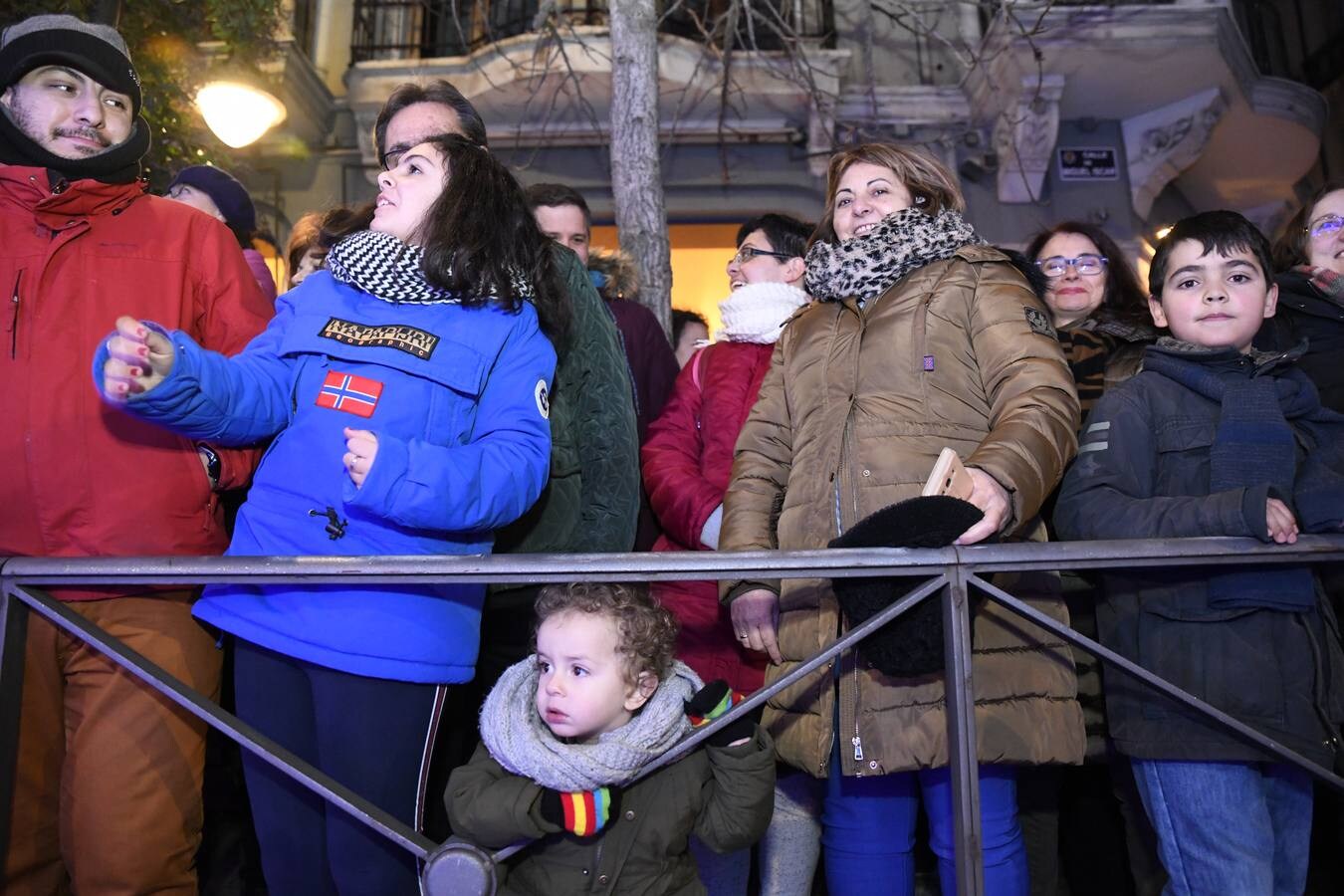 Fotos: Público en la cabalgata de Reyes de Valladolid (1/4)