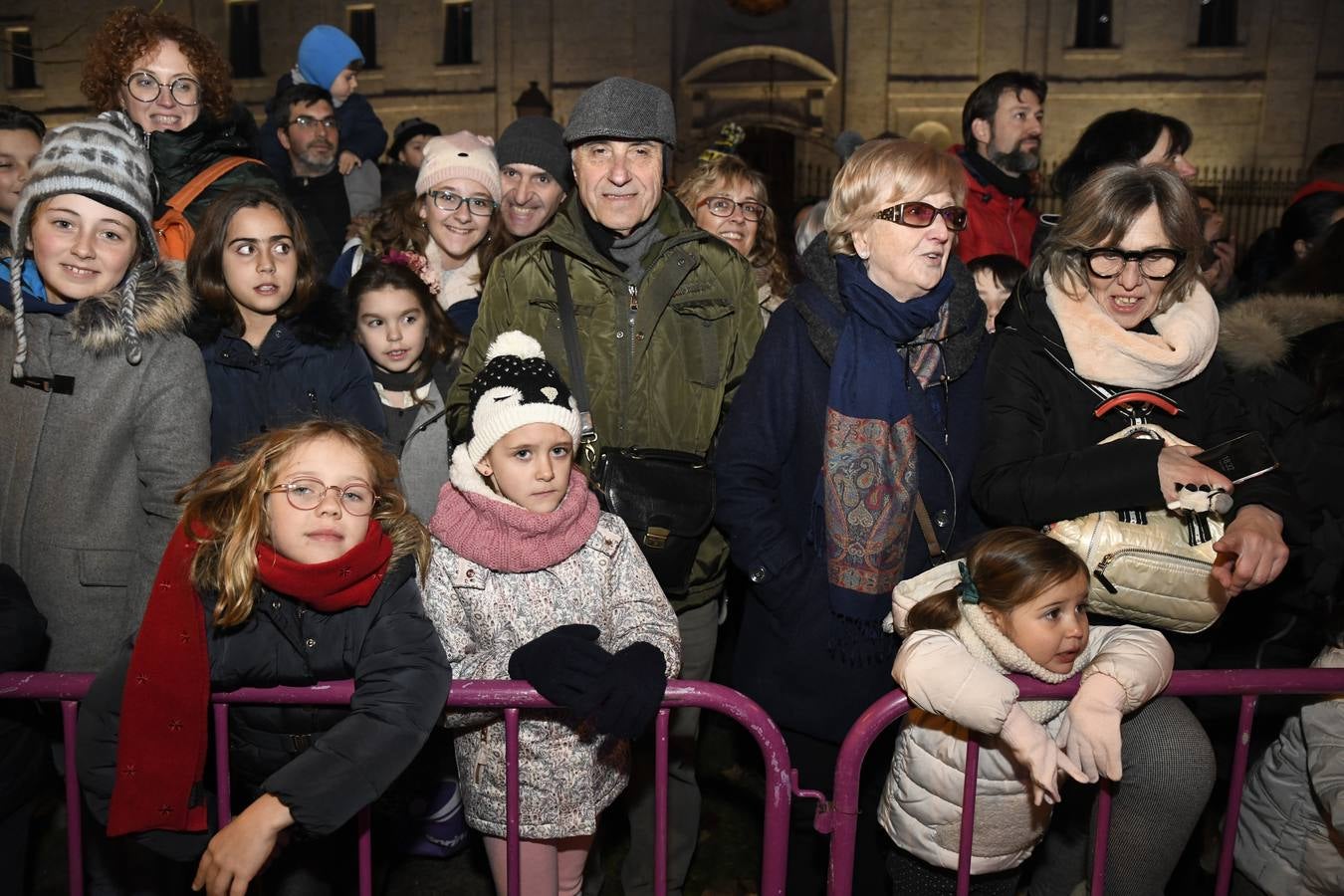 Fotos: Público en la cabalgata de Reyes de Valladolid (2/4)