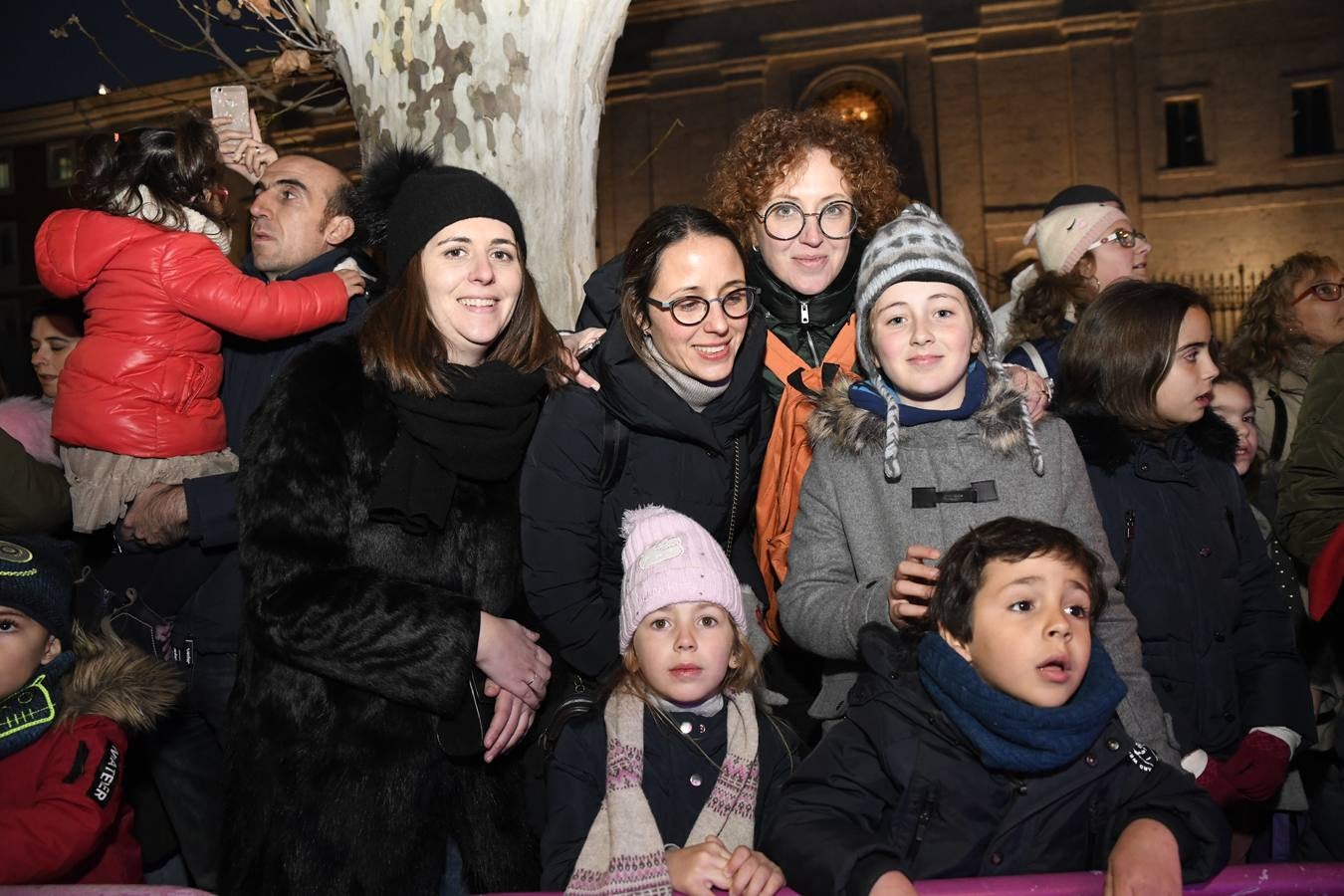 Fotos: Público en la cabalgata de Reyes de Valladolid (2/4)