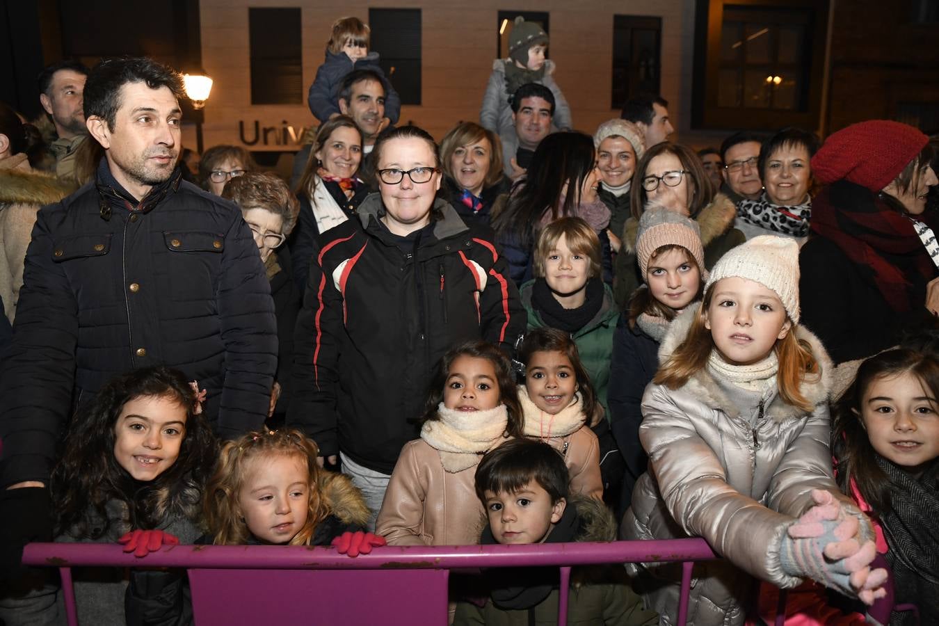 Fotos: Público en la cabalgata de Reyes de Valladolid (2/4)