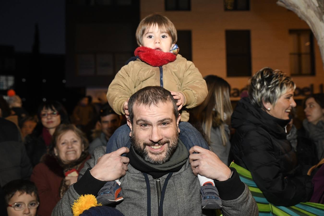 Fotos: Público en la cabalgata de Reyes de Valladolid (2/4)
