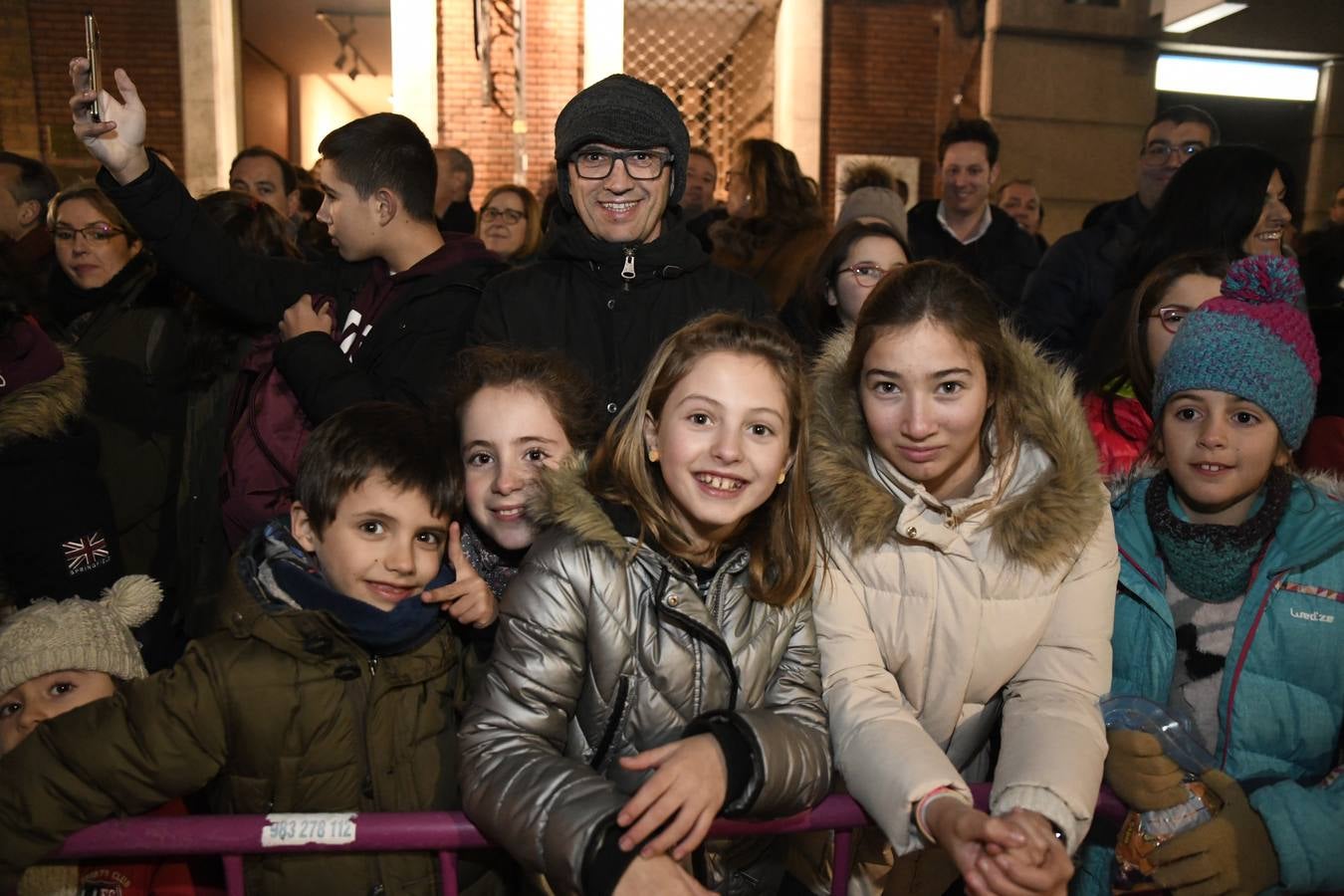 Fotos: Público en la cabalgata de Reyes de Valladolid (2/4)