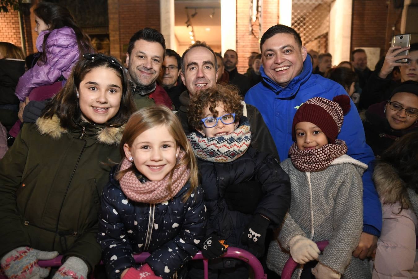 Fotos: Público en la cabalgata de Reyes de Valladolid (2/4)