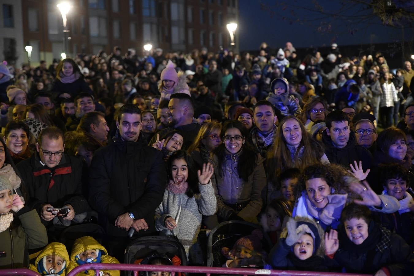 Fotos: Público en la cabalgata de Reyes de Valladolid (2/4)