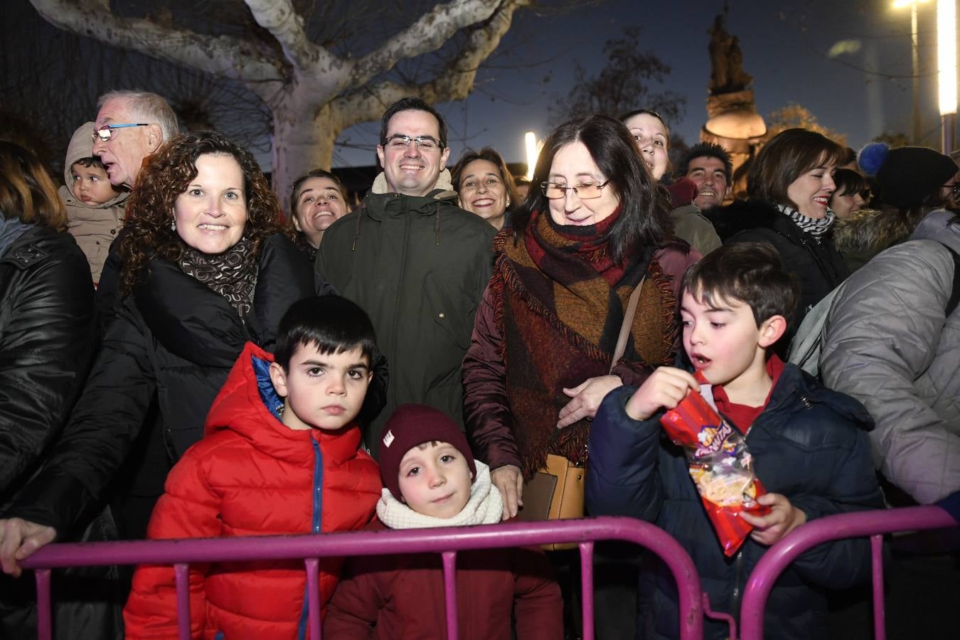 Fotos: Público en la cabalgata de Reyes de Valladolid (2/4)