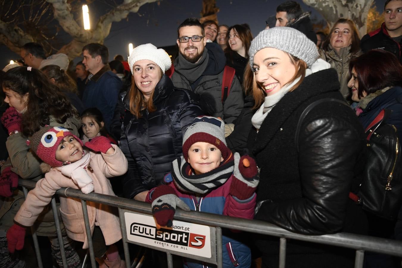 Fotos: Público en la cabalgata de Reyes de Valladolid (3/4)