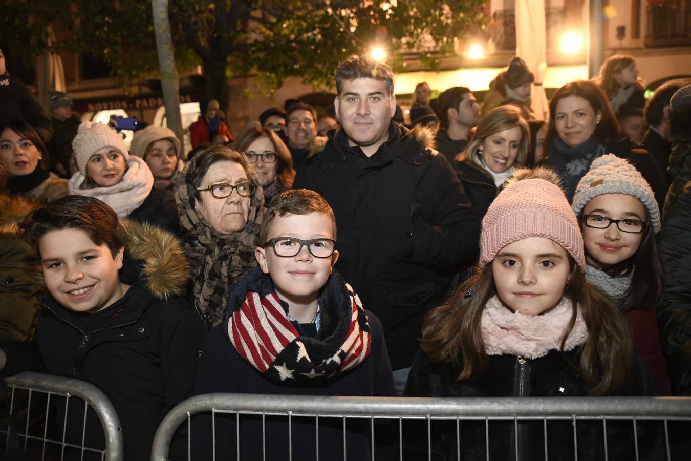Fotos: Público en la cabalgata de Reyes de Valladolid (3/4)