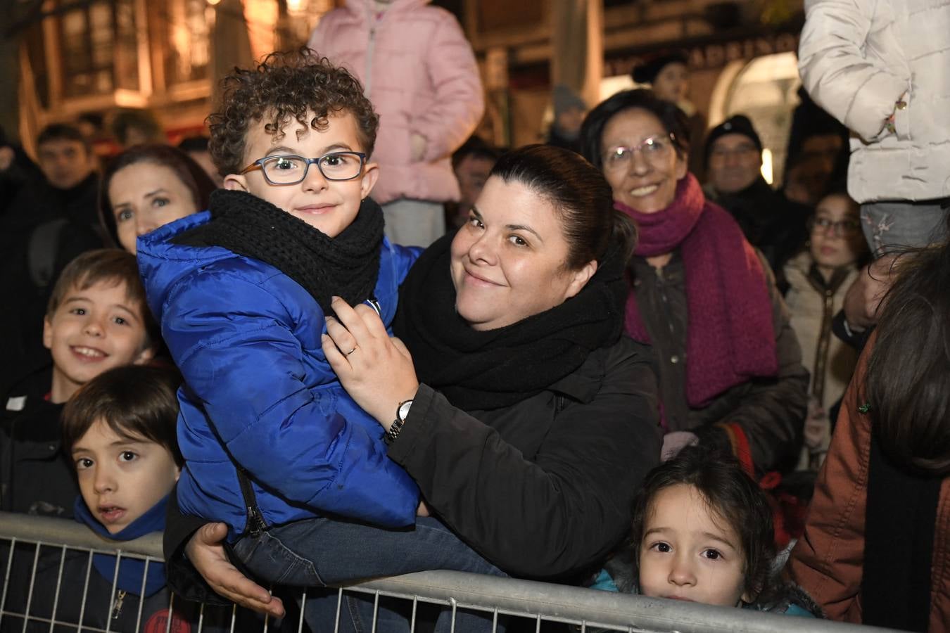 Fotos: Público en la cabalgata de Reyes de Valladolid (3/4)