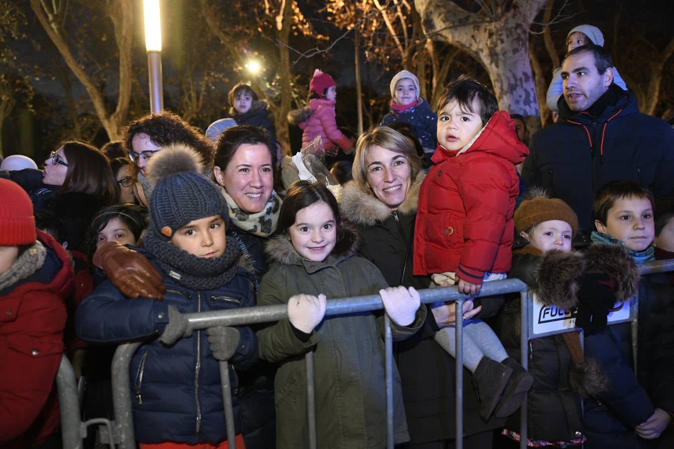 Fotos: Público en la cabalgata de Reyes de Valladolid (3/4)