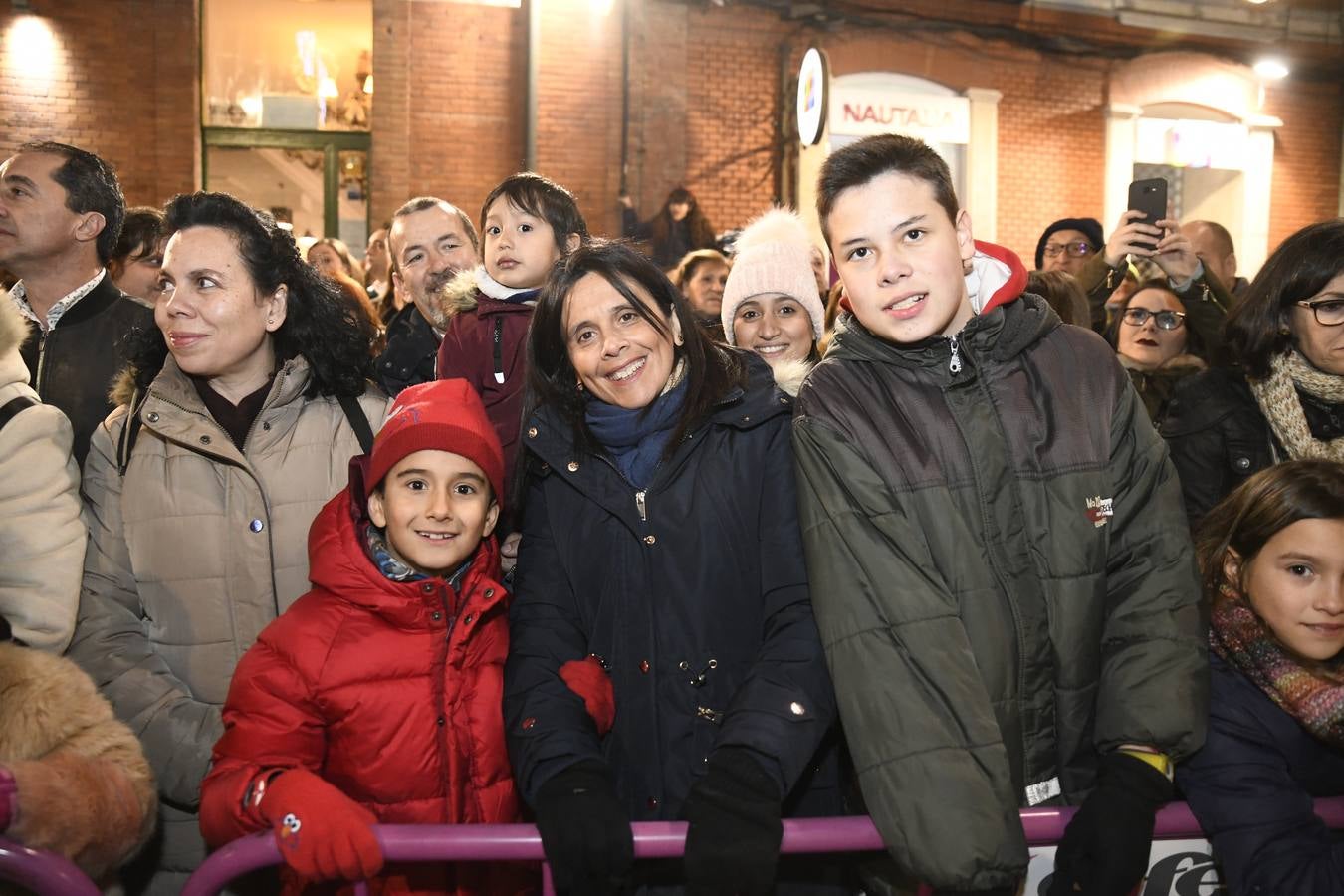 Fotos: Público en la cabalgata de Reyes de Valladolid (3/4)