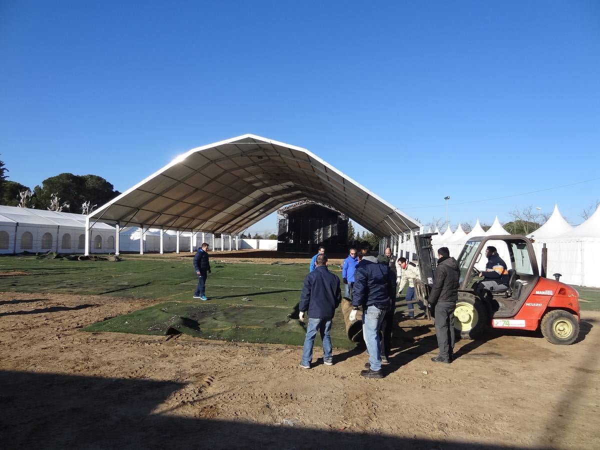 Los asistentes contarán este año con una «importante novedad» en forma de «carpa gigante» instalada a continuación del escenario en la plaza principal de la campa