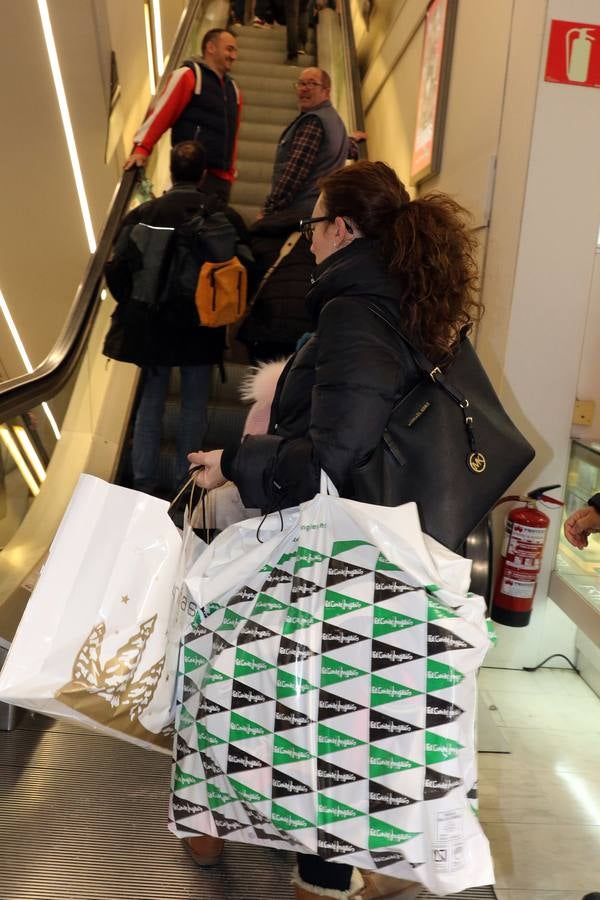 Fotos: Lunes 7 de enero, primer día de rebajas generales en Valladolid
