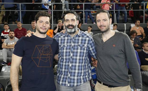 Alberto Entrerríos, Rubén Garabaya e Iker Romero, en el Pabellón Municipal de Deportes de Palencia. 