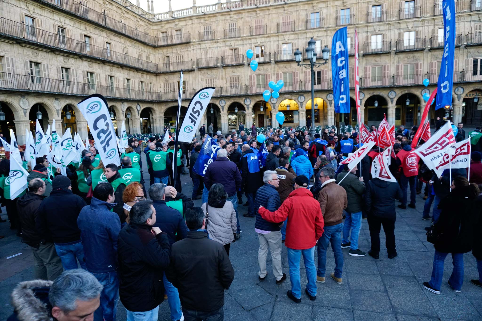 Reclaman «mejoras laborales y más efectivos» y anuncian que seguirán con sus movilizaciones 