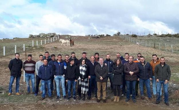 Jóvenes de la comarca Barco-Piedrahíta-Gredos en enero de 2018 en un encuentro mantenido con Donaciano Dujo. 