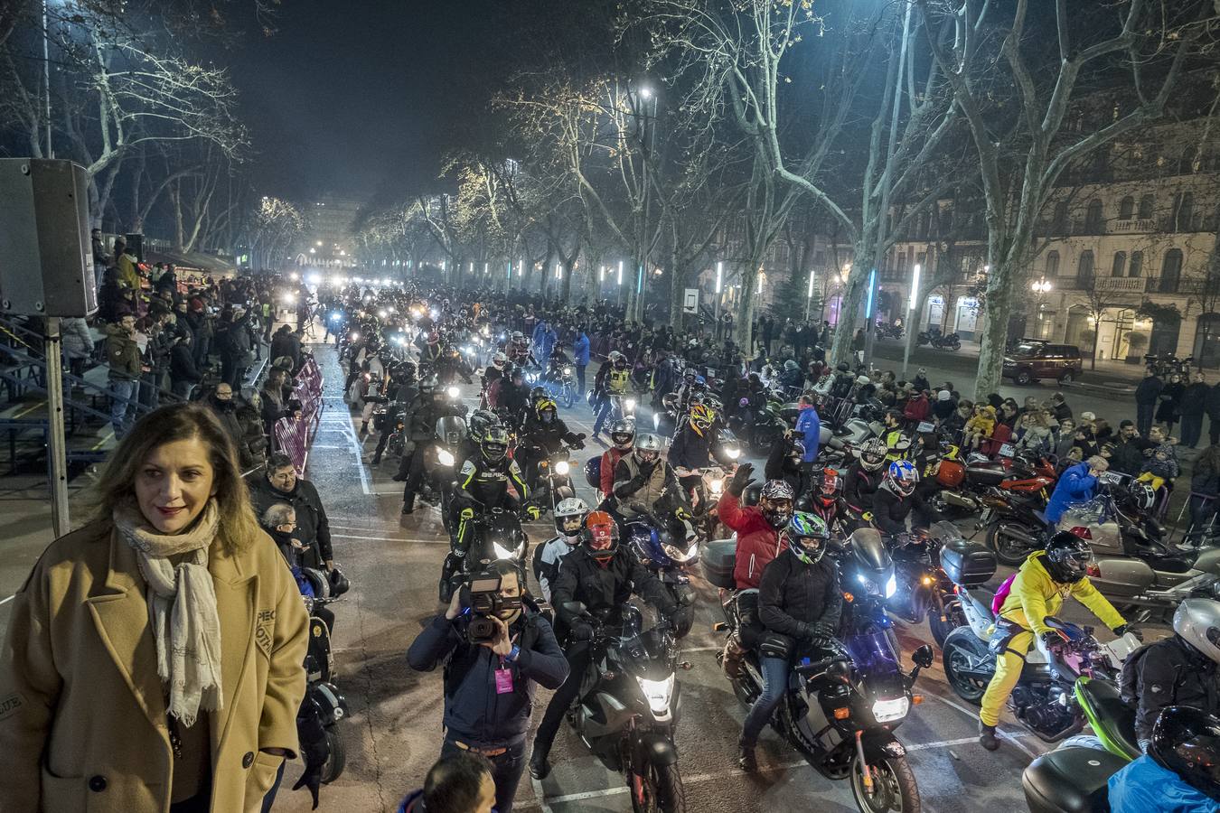 Tradicional desfile con el que los organizadores y participantes en la concentración motera Pingüinos rinden homenaje a todos los moteros fallecidos en accidente de tráfico a lo largo del año.