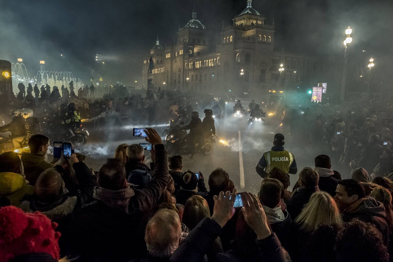 Tradicional desfile con el que los organizadores y participantes en la concentración motera Pingüinos rinden homenaje a todos los moteros fallecidos en accidente de tráfico a lo largo del año.
