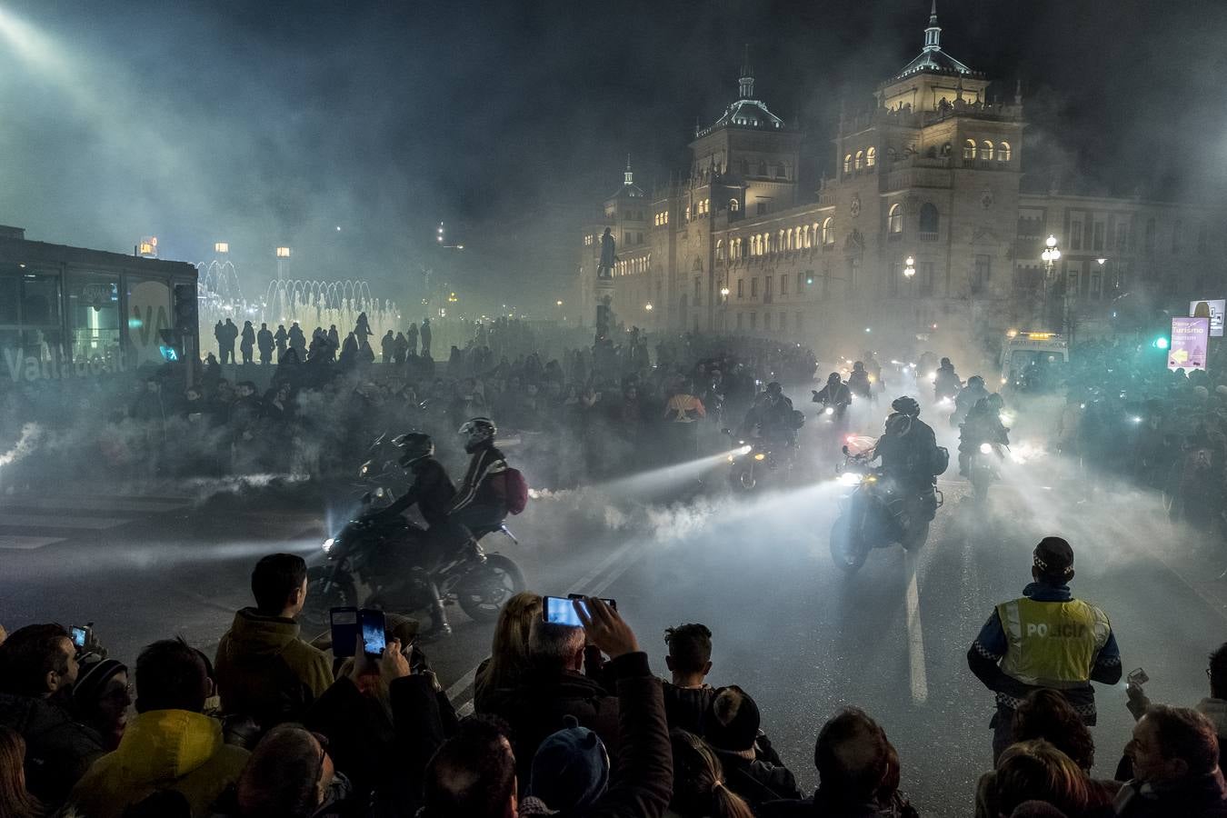 Tradicional desfile con el que los organizadores y participantes en la concentración motera Pingüinos rinden homenaje a todos los moteros fallecidos en accidente de tráfico a lo largo del año.