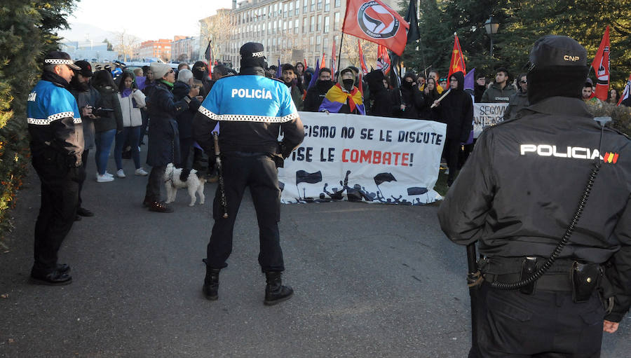 Fotos: Protesta contra el acto de Vox en Segovia