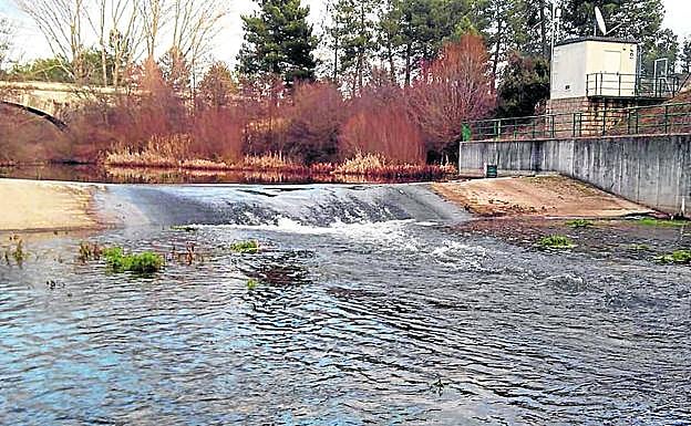 Estación de aforo de las Confederación en el río Cega, denominada de Lastras de Cuéllar. 