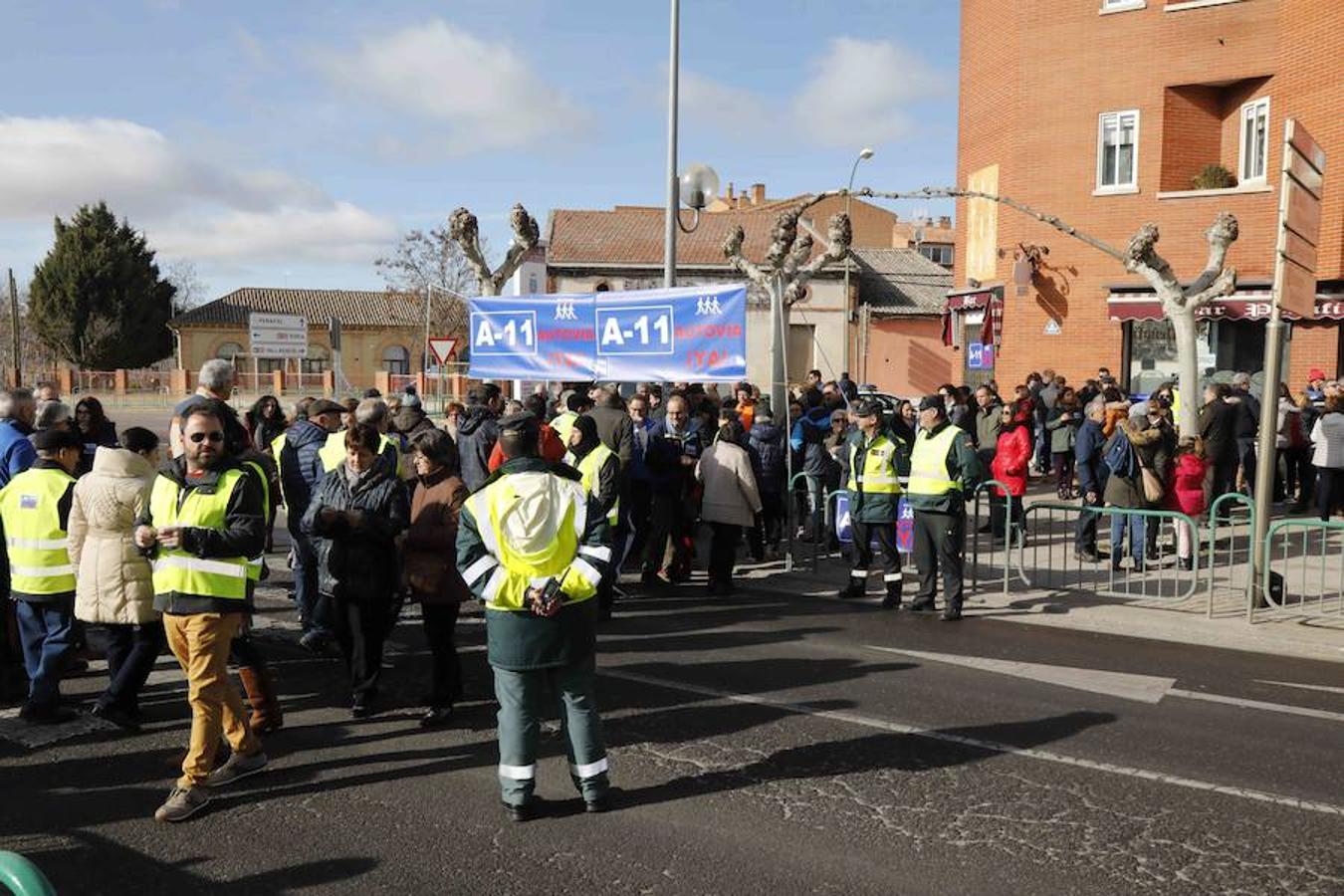 Fotos: Nueva concentración en Peñafiel para reclamar la A-11