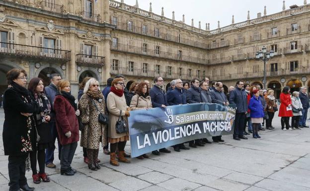 Una de las concentraciones en la Plaza Mayor de Salamanca contra la violencia de género.