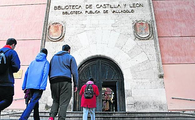 El Ministerio de Cultura ha diseñado un proyecto de 2,5 millones para rehabilitar la biblioteca pública, en la plaza de la Trinidad. Este año, primera partida de 500.000 euros. Para 2020 llega la reforma en la prisión provincial. 