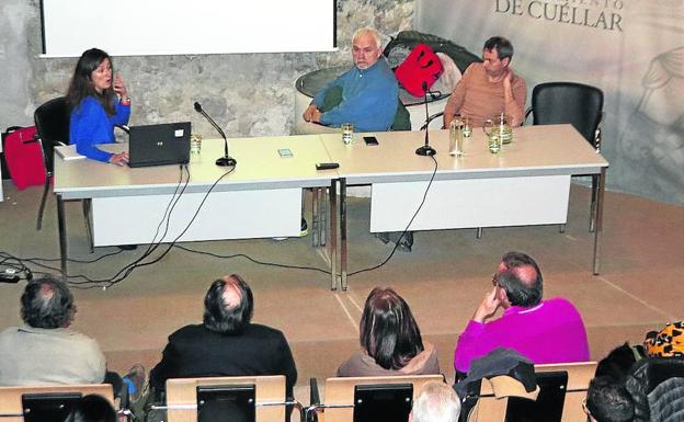 Un momento de la mesa redonda organizada por El Espadañal. 