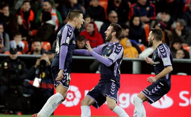 Rubén Alcaraz celebra el gol. 