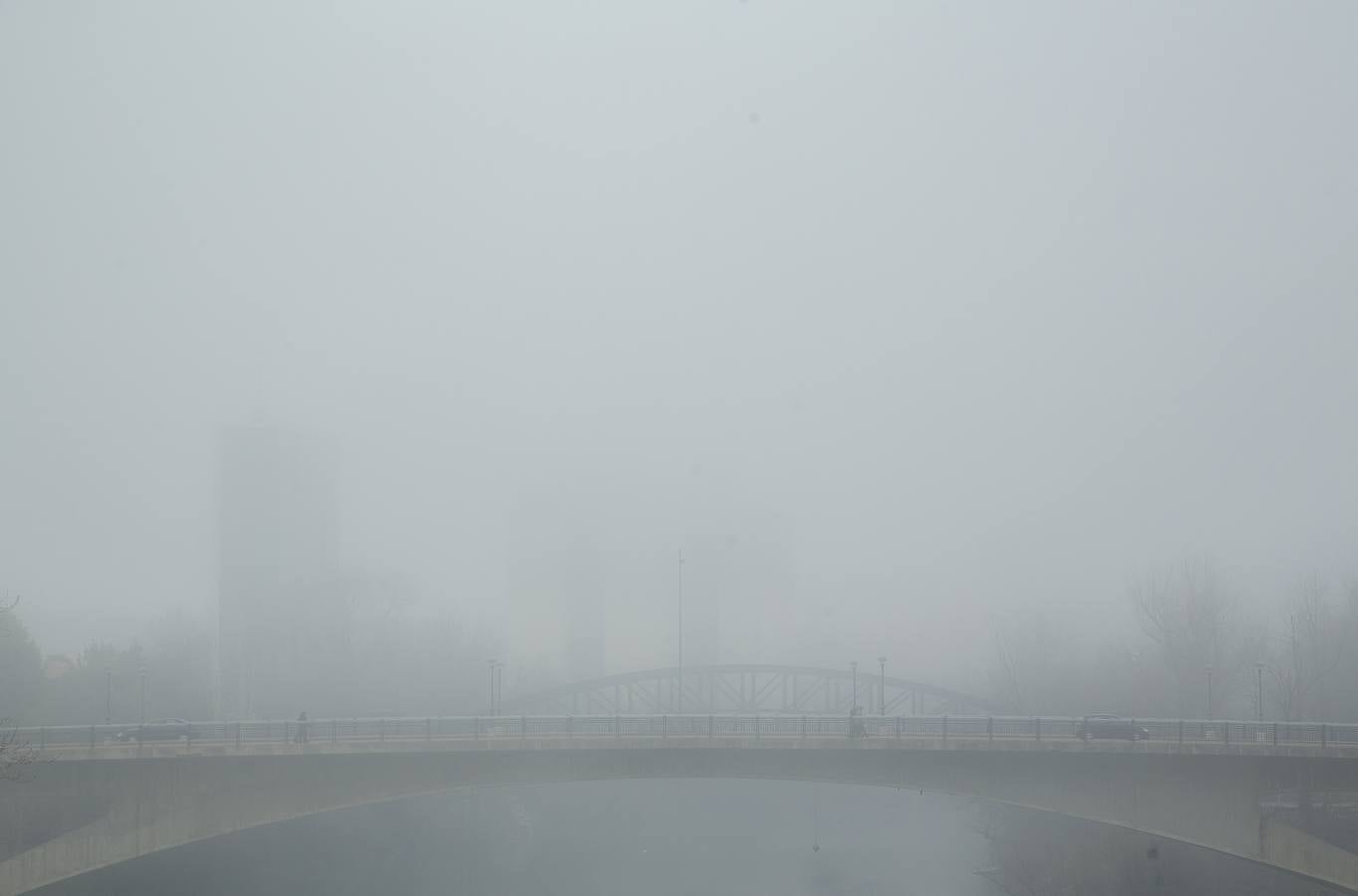 Fotos: Jornada de intensa niebla en Valladolid