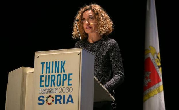 Meritxell Batet asegura que mejorar la línea del tren de Soria es una «prioridad» para el Gobierno