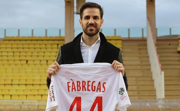 Cesc Fábregas, durante su presentación como nuevo futbolista del Mónaco. 