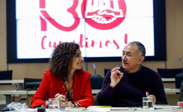 La ministra de Hacienda, María Jesús Montero, durante la reunión con el secretario general de UGT, Pepe Álvarez.