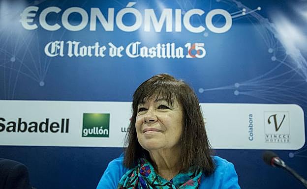 Cristina Narbona en el Foro Económico de El Norte.