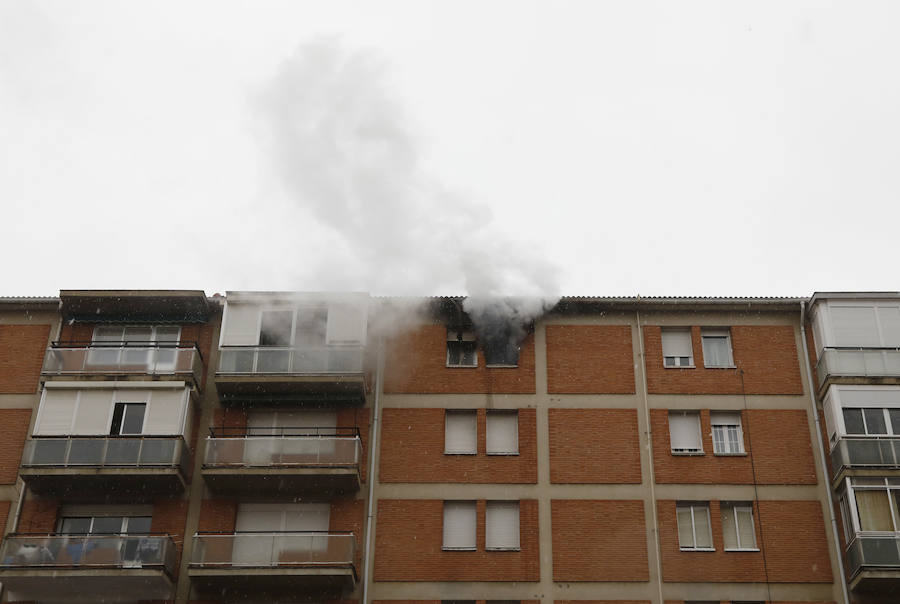 Fotos: Incendio en la calle Juan de Balmaseda