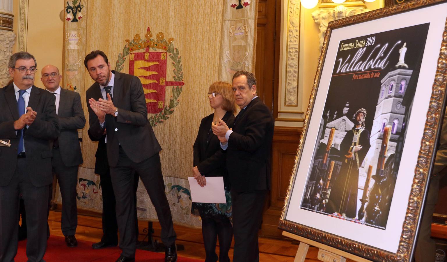 Se ha elegido una fotografía de Marcos Valdespino Salazar, titulada 'Estación de Lunes Santo', una imagen del paso Jesús de Medinaceli, que alumbra la Cofradía del Discípulo Amado