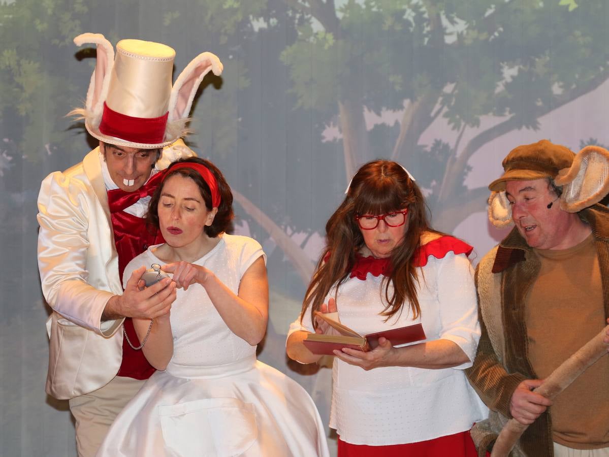 El clásico de Lewis Carrol es la última propuesta para público familiar de la compañía vallisoletana que estrena este domingo en la sala Concha Velasco