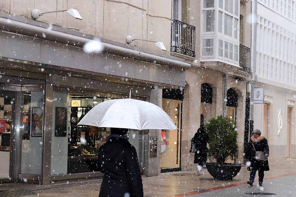 Fotos: Llegan los primeros copos de nieve a Burgos