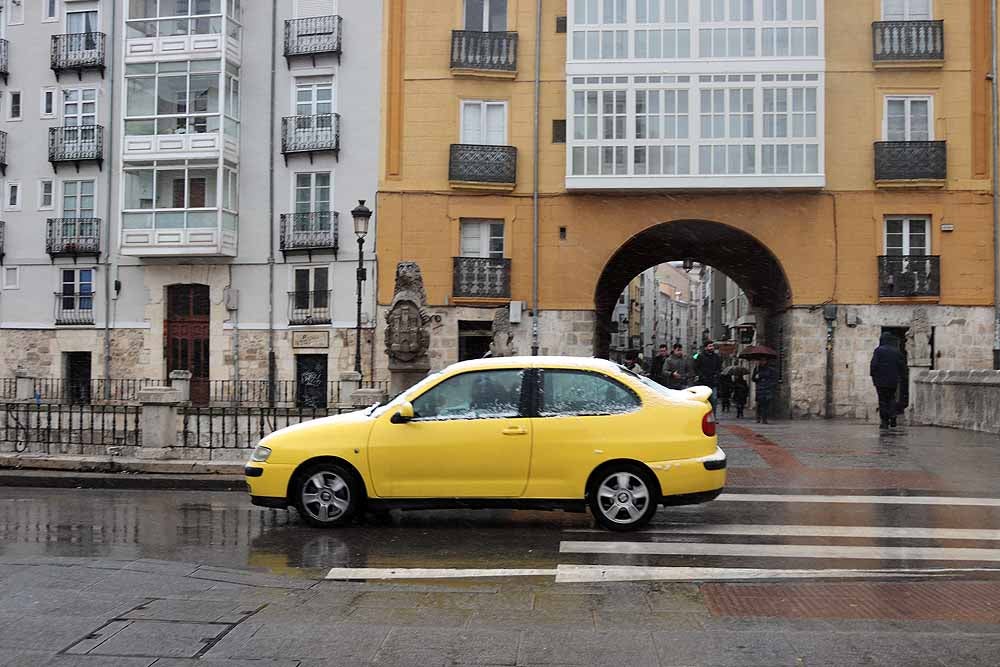 Fotos: Llegan los primeros copos de nieve a Burgos