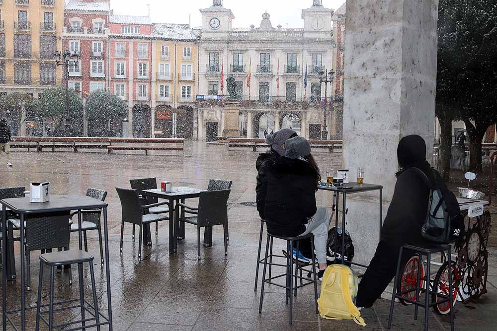 Fotos: Llegan los primeros copos de nieve a Burgos