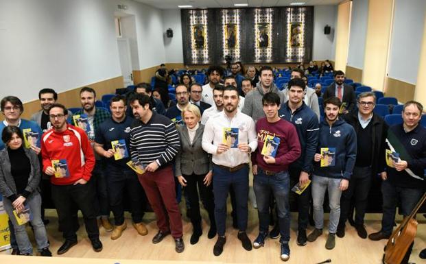 Participantes en la presentación del proyecto en el colegio San José.