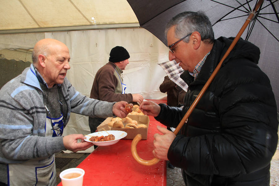 Fotos: La Granja celebra la fiesta de San Ildefonso bajo la lluvia