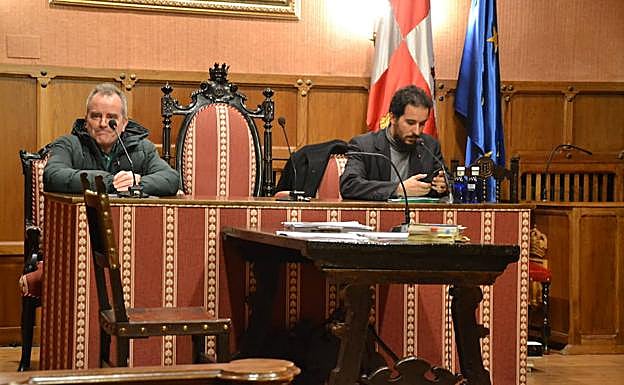 Pellicer y Benito momentos antes de comenzar el pleno.