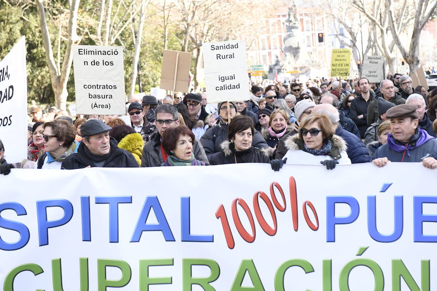 Fotos: Manifestación en Valladolid en defensa de la sanidad pública de Castilla y León