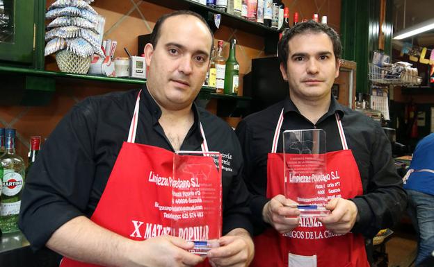 Saúl y Jairo Martín, con el galardón.